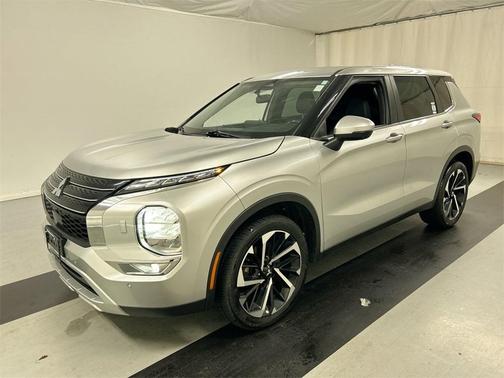 2022 Mitsubishi Outlander SE