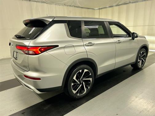 2022 Mitsubishi Outlander SE