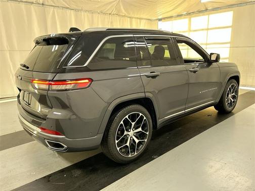 2023 Jeep Grand Cherokee Summit