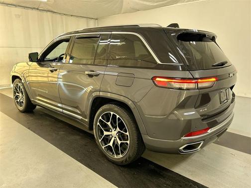 2023 Jeep Grand Cherokee Summit