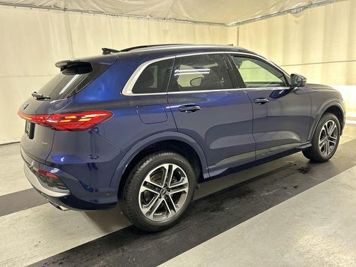 Navarra Blue Metallic 2025 Audi Q5 2.0T quattro Premium