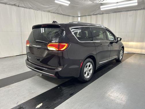 Dark Cordovan Pearlcoat 2017 Chrysler Pacifica Touring-L Plus