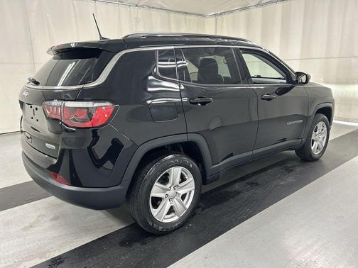 Diamond Black 2022 Jeep Compass Latitude