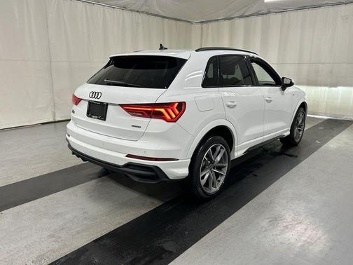 Arkona White 2025 Audi Q3 45 S line Premium