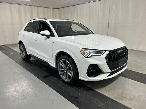 Arkona White 2025 Audi Q3 45 S line Premium