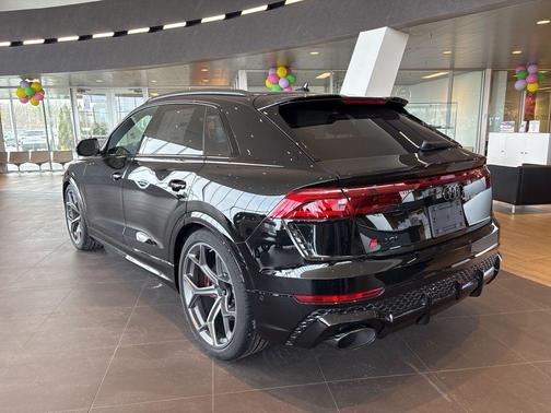 Mythos Black Metallic 2026 Audi RS Q8 4.0T quattro