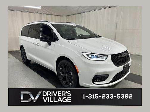 Bright White Clearcoat 2026 Chrysler Pacifica Limited