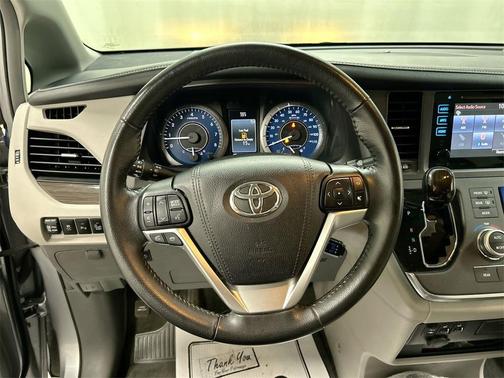 2017 Toyota Sienna XLE