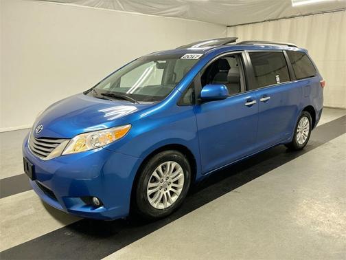 2017 Toyota Sienna XLE