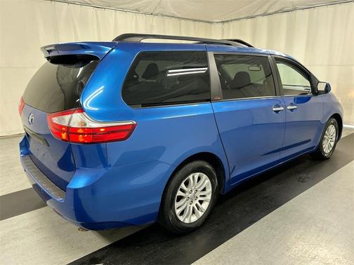 2017 Toyota Sienna XLE