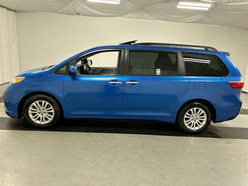2017 Toyota Sienna XLE