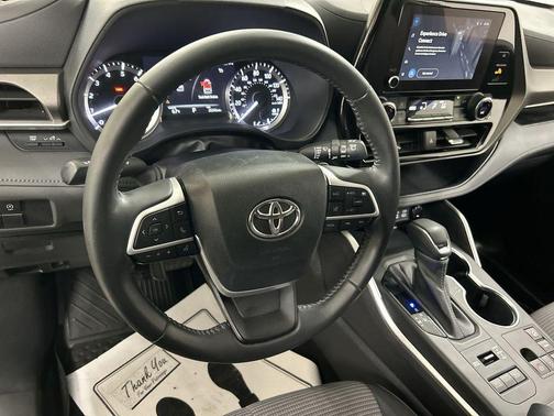 Midnight Black Metallic 2023 Toyota Highlander LE