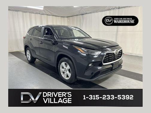 Midnight Black Metallic 2023 Toyota Highlander LE