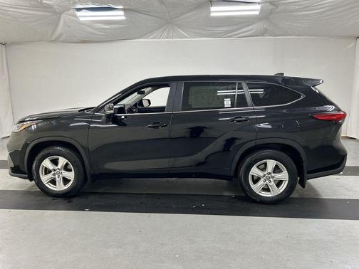 Midnight Black Metallic 2023 Toyota Highlander LE