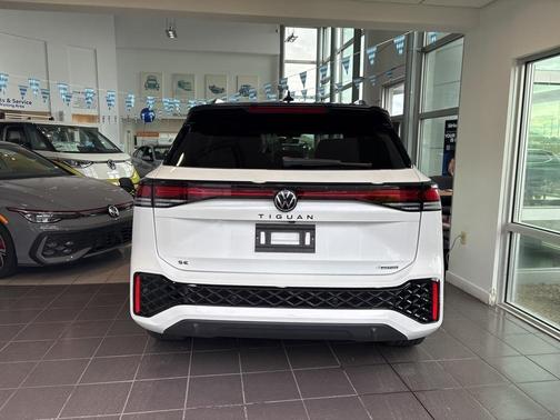 2025 Volkswagen Tiguan 2.0T SE R-Line Black