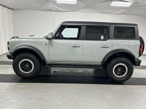 Cactus Green / Gray 2023 Ford Bronco Outer Banks