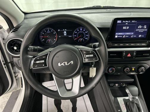 Snow White Pearl 2023 Kia Forte LXS