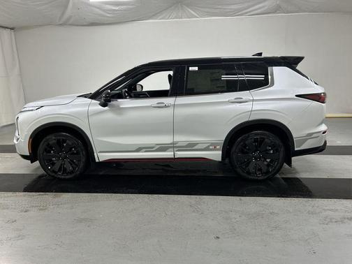 White Diamond / Black 2026 Mitsubishi Outlander Ralliart