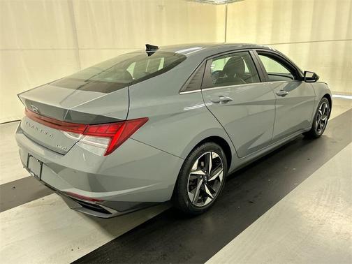 2022 Hyundai ELANTRA Limited