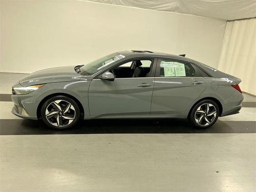 2022 Hyundai ELANTRA Limited