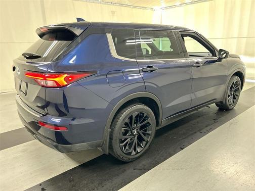 2023 Mitsubishi Outlander SE Black Edition