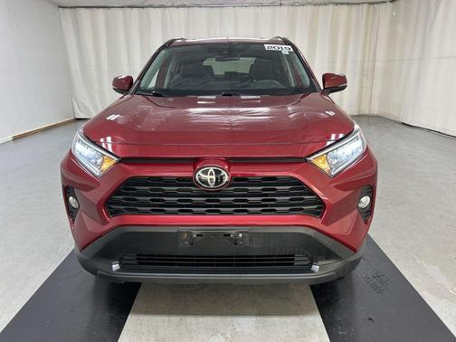 Pearl 2019 Toyota RAV4 XLE