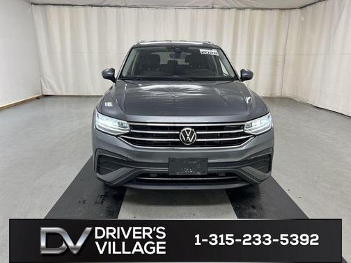 Platinum Gray Metallic 2022 Volkswagen Tiguan 2.0T SE