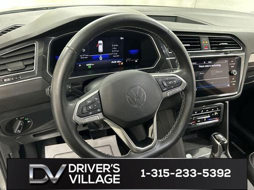 Platinum Gray Metallic 2022 Volkswagen Tiguan 2.0T SE