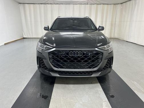 Mythos Black Metallic 2025 Audi RS Q8 4.0T quattro