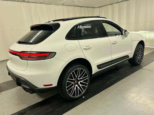 2022 Porsche Macan Base