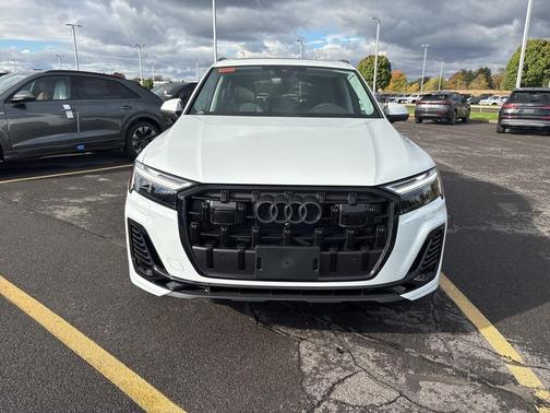 2025 Audi Q7 55 Premium Plus