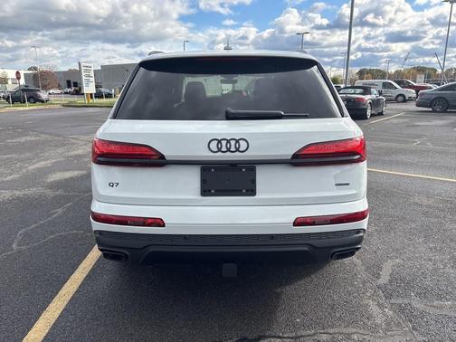 2025 Audi Q7 55 Premium Plus