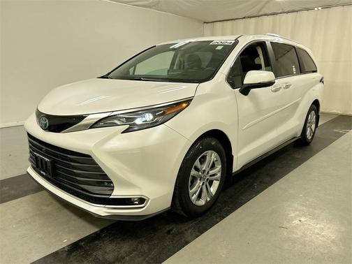 2024 Toyota Sienna Platinum 7 Passenger