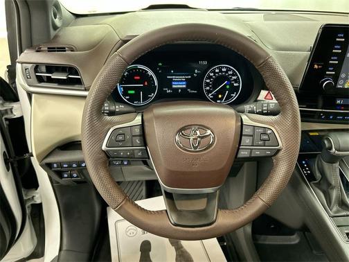 2024 Toyota Sienna Platinum 7 Passenger