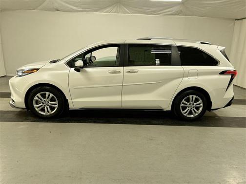 2024 Toyota Sienna Platinum 7 Passenger