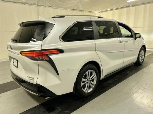2024 Toyota Sienna Platinum 7 Passenger
