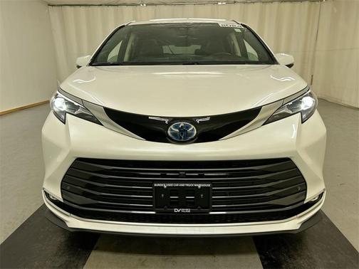 2024 Toyota Sienna Platinum 7 Passenger