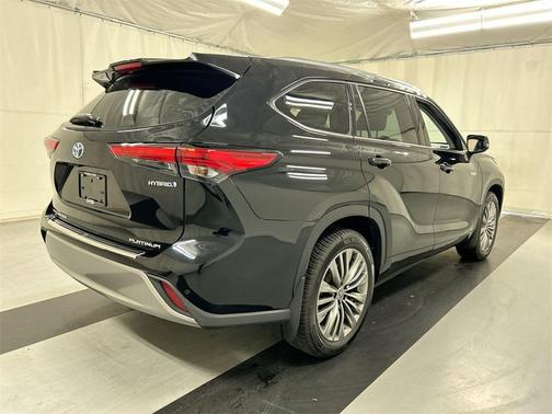 2021 Toyota Highlander Hybrid Platinum