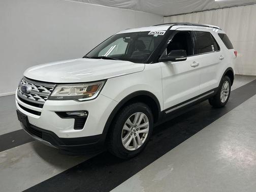 Oxford White 2018 Ford Explorer XLT