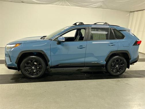2022 Toyota RAV4 Hybrid SE