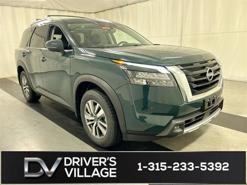 2025 Nissan Pathfinder SL