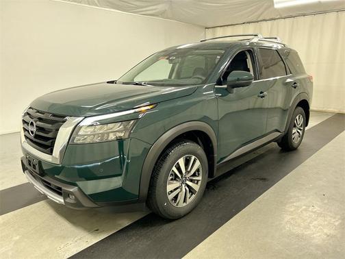 2025 Nissan Pathfinder SL