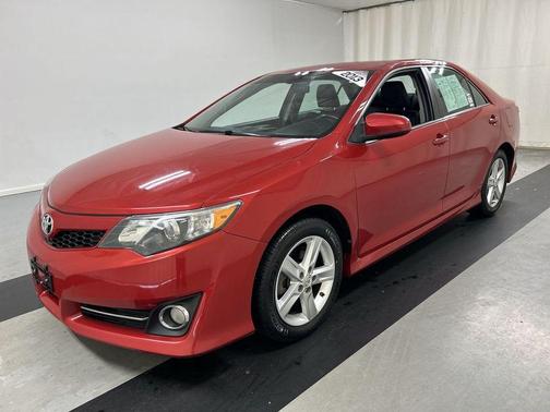 Barcelona Red Metallic 2013 Toyota Camry SE