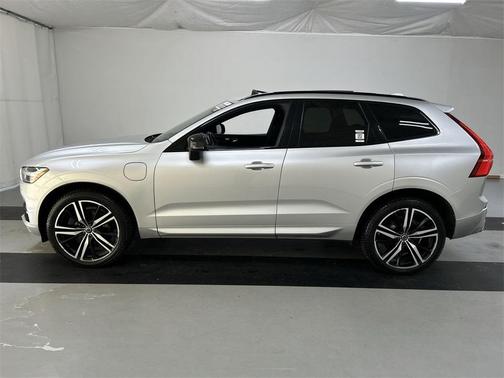 2020 Volvo XC60 Recharge Plug-In Hybrid T8 R-Design