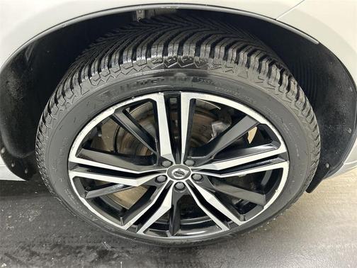 2020 Volvo XC60 Recharge Plug-In Hybrid T8 R-Design