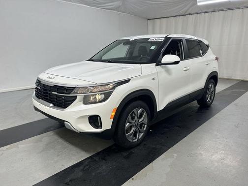 Snow White Pearl 2024 Kia Seltos LX