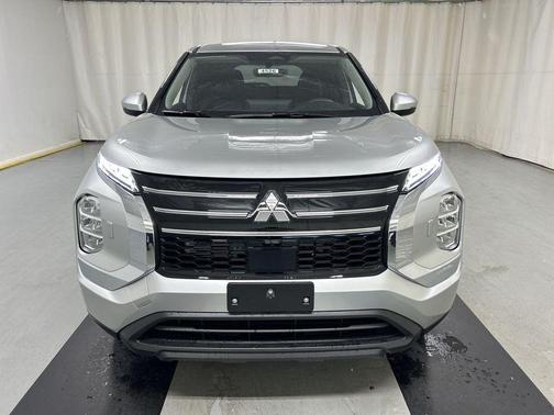 Alloy Silver Metallic 2026 Mitsubishi Outlander ES