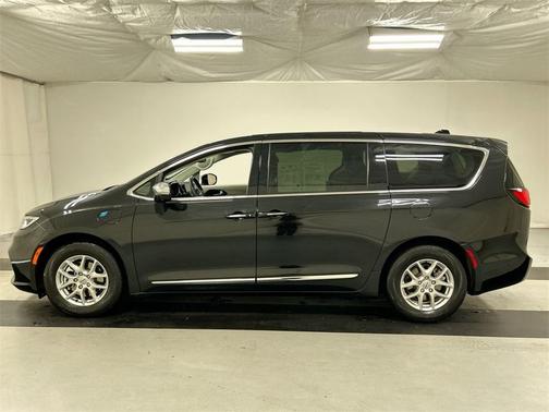 2023 Chrysler Pacifica Hybrid Limited