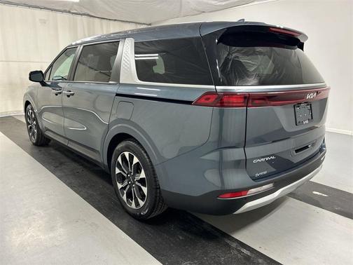 2024 Kia Carnival EX