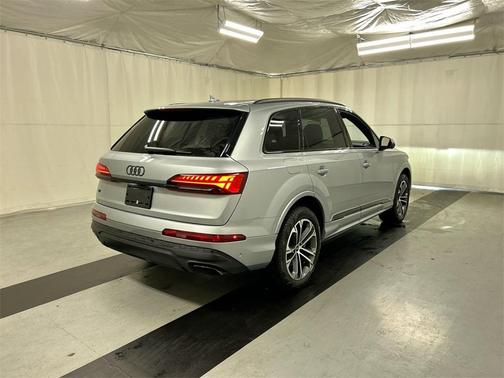 2025 Audi Q7 45 Premium Plus